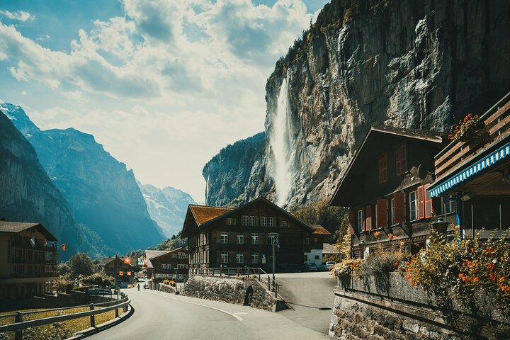 Daytrip to Swiss Villages: Interlaken Grindelwald & Lauterbrunnen