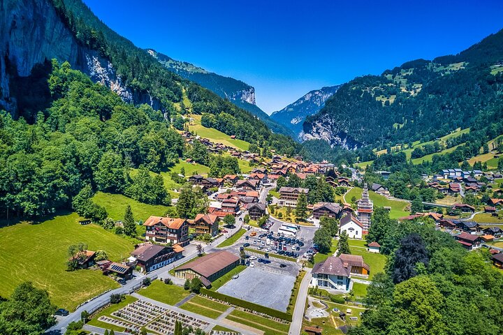 Daytrip to Swiss Villages: Interlaken Grindelwald & Lauterbrunnen