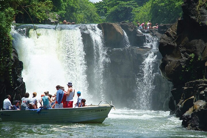 Mauritius : Full day All inclusive Ile aux cerfs Catamaran cruise