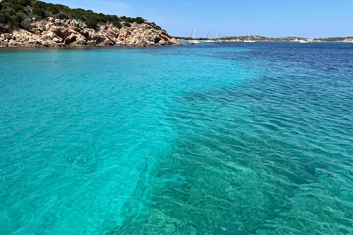 Sailing boat tour in the Maddalena Archipelago