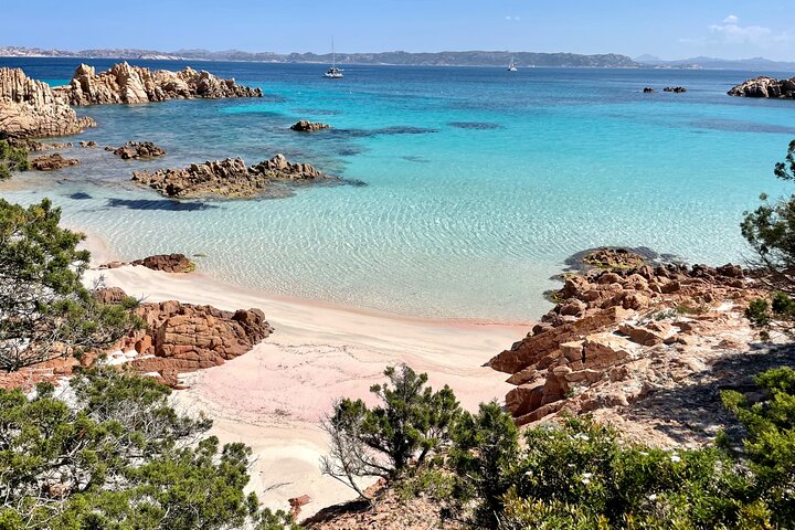 Sailing boat tour in the Maddalena Archipelago