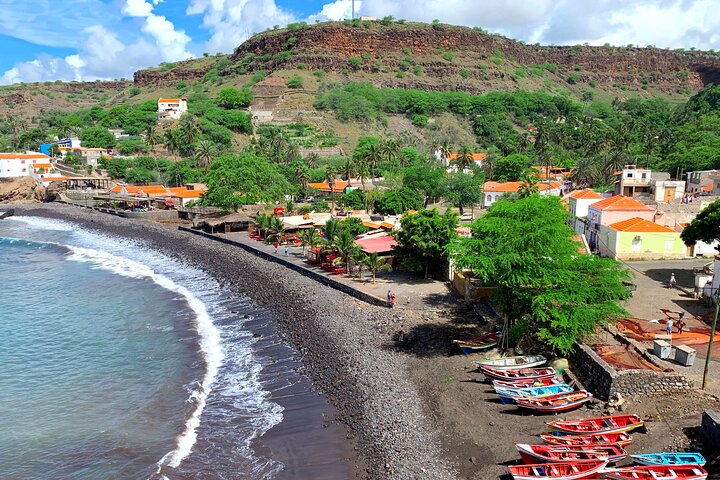 Santiago Island: 4-Hour Calabaceira Valley Hike & Guided Tour to Cidade Velha