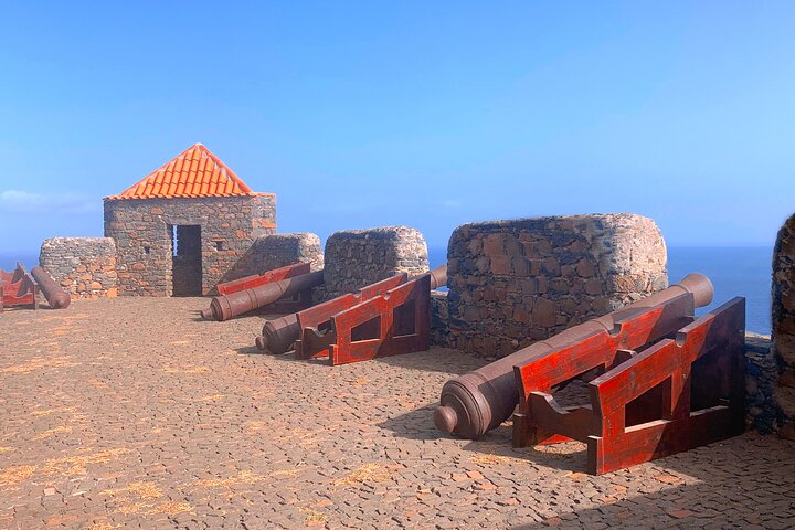 Santiago Island: 4-Hour Calabaceira Valley Hike & Guided Tour to Cidade Velha