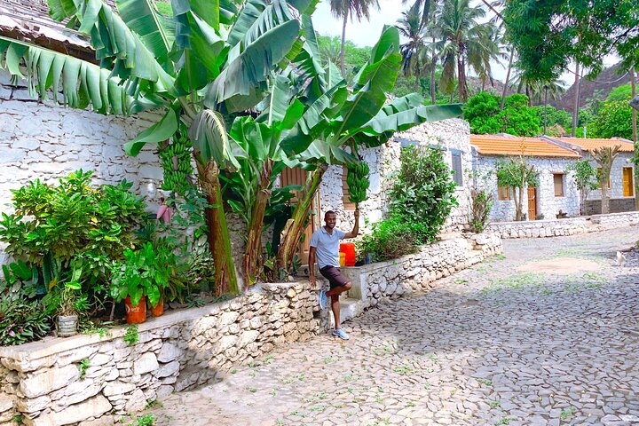 Santiago Island: 4-Hour Calabaceira Valley Hike & Guided Tour to Cidade Velha