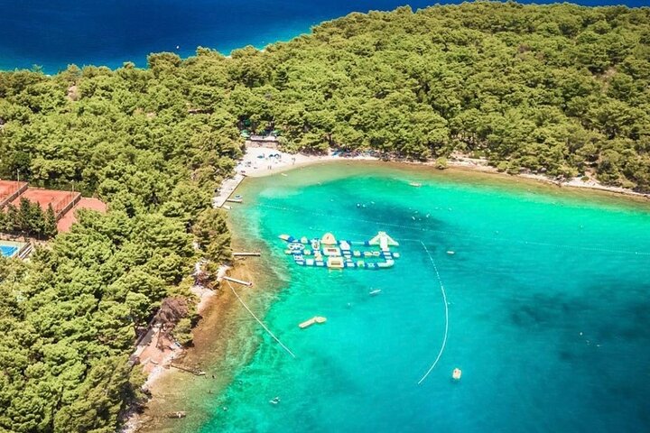 Hvar & Brač PRIVATE Speedboat: Cave, Blue Lagoon & Hidden Bays