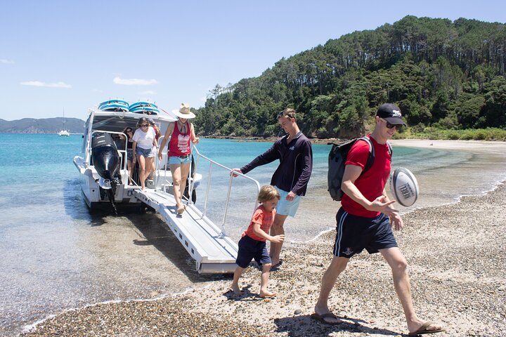 3 Hours // Hole in the Rock Cruise & Bay of Islands Tour