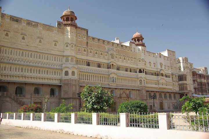 Visit Bikaner in Private Car with Guide Service