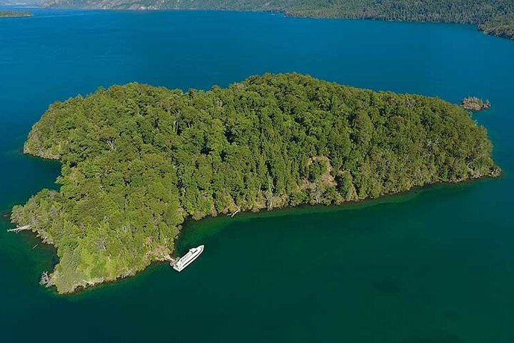 Hua Hum Boat Tour on Lakes Lacar & Nonthue