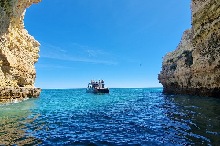 Tour to Benagil Caves and Coastline in Albufeira