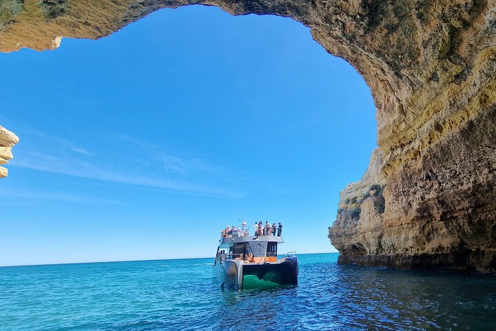 Tour to Benagil Caves and Coastline in Albufeira