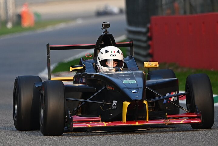 Racing Experience-Formula Racing Course and laps on Ferrari near Milan