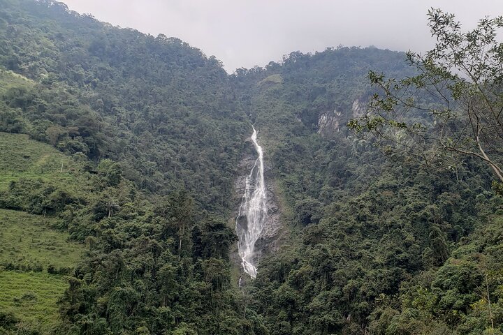 Excursion to La Plata waterfall in Ibagué (490 meters the highest in Tolima)
