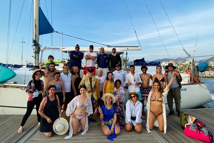 Sailing to Tayrona with Luis and his team: Unique!