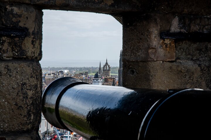 Edinburgh Castle: Guided Walking Tour with Entry Ticket