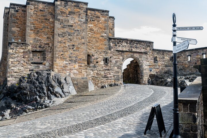 Edinburgh Castle: Guided Walking Tour with Entry Ticket