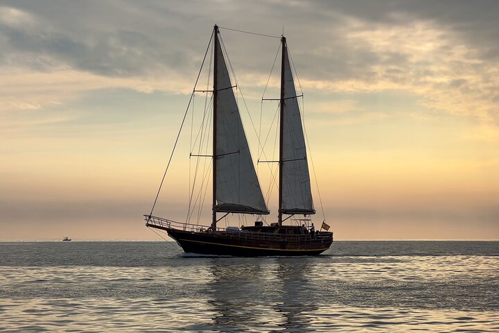 Fuerteventura: Aphrodite Exclusive Gulet with Food and Drinks
