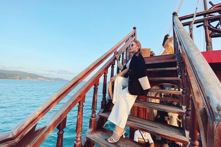 Nha Trang Sunset Cocktails and Dinner Cruise