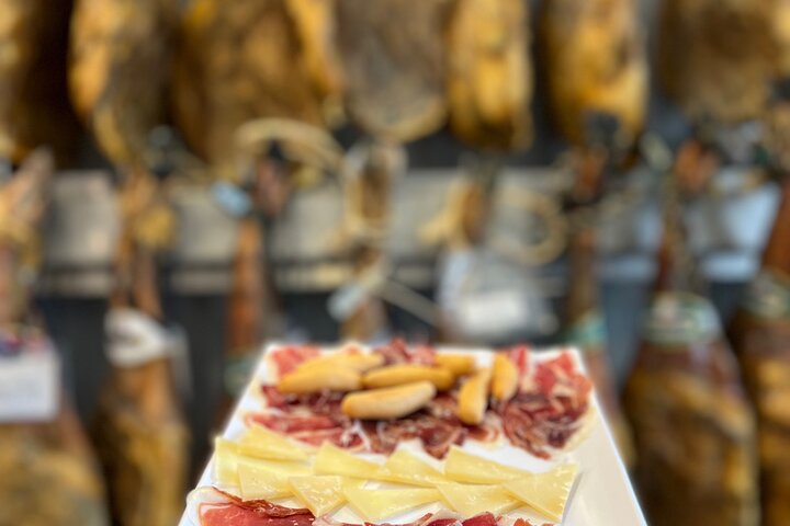 San Sebastian Premium Pintxo Food, Wine & Market Foodie Tour