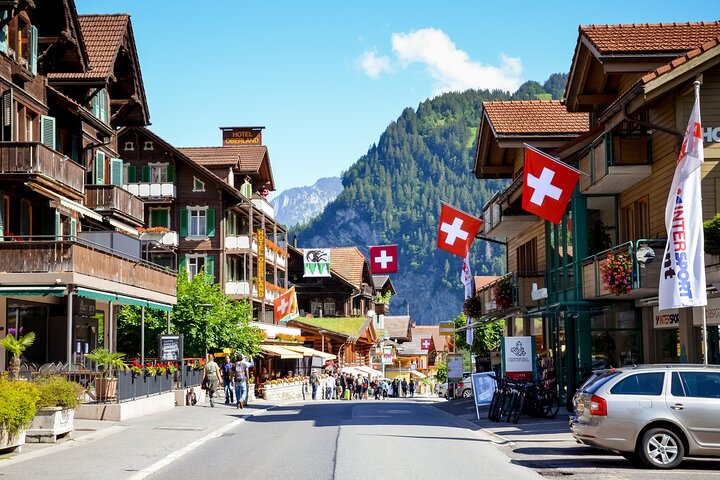 Lauterbrunnen-Mürren: Swiss Alps Small Group Tour from Interlaken