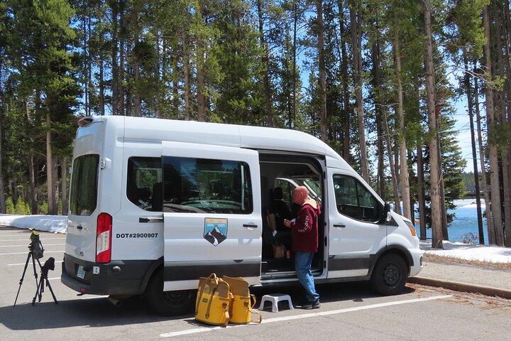 Lower Loop Van Tour from West Yellowstone: Grand Prismatic and Old Faithful