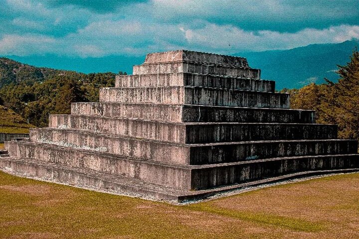 Tour to Zaculeu, an Ancient Mayan Kingdom + The Viewpoint of Dieguez Olaverri