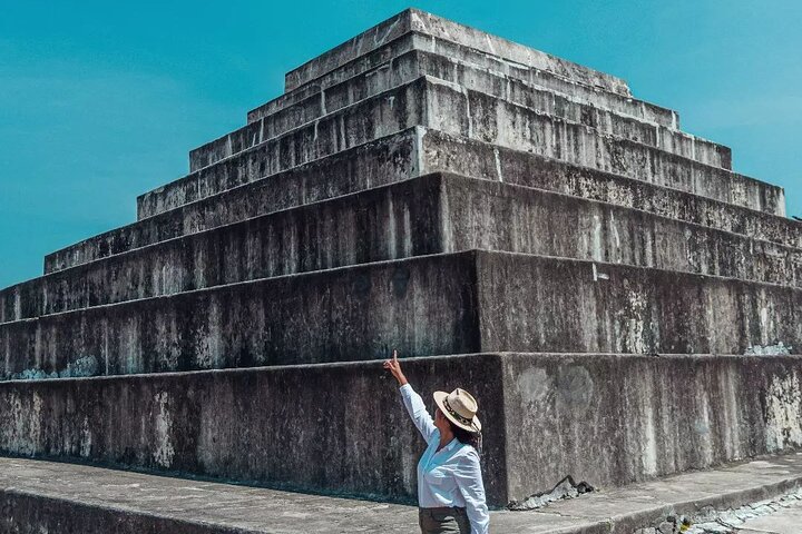 Tour to Zaculeu, an Ancient Mayan Kingdom + The Viewpoint of Dieguez Olaverri