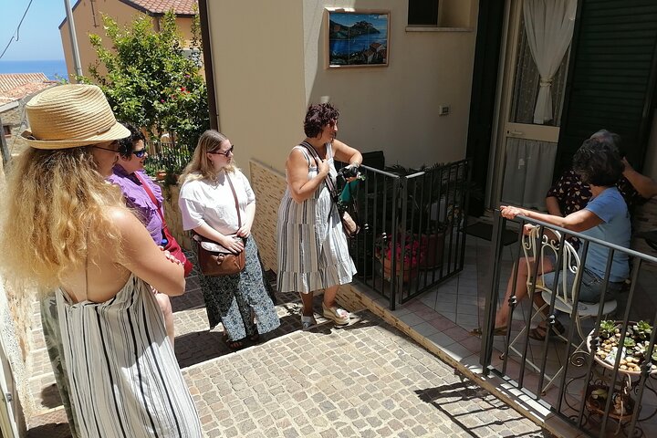 Oil-tasting experience near Cefalu