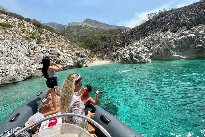 Speed Boat Tour to National Park and Grama Bay
