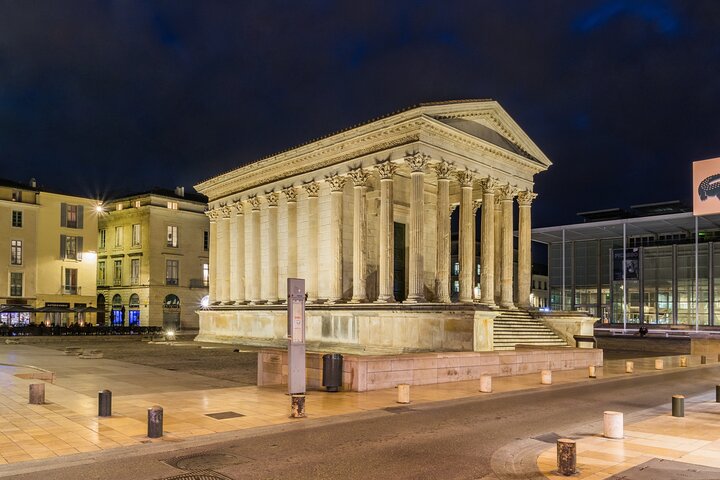 A Private Guided Historical and Cultural Tour in Nîmes