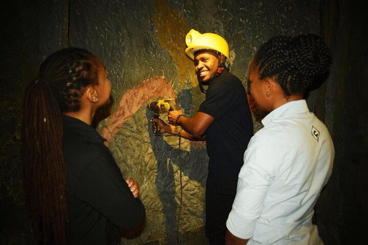 Tanzanite Shopping Experience in Arusha