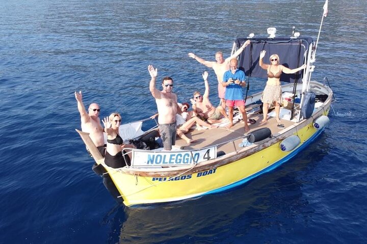 Relaxing Boat Tour with Aperitif in Cinque Terre