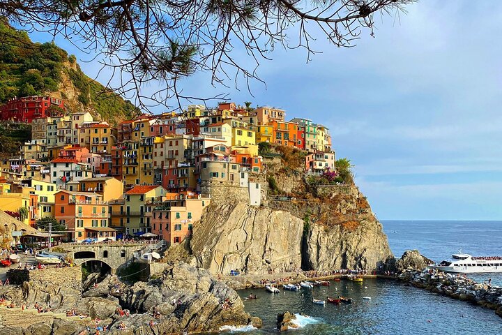 Relaxing Boat Tour with Aperitif in Cinque Terre
