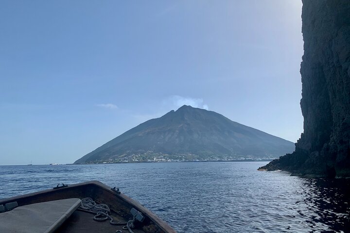 Exclusive tour of Stromboli island, Boat tour with Pasqualo
