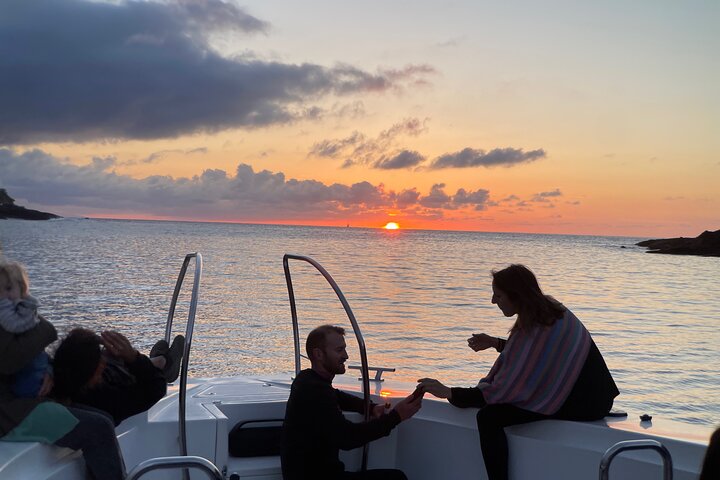 2 bays, mornings and afternoons, and sunset with cava