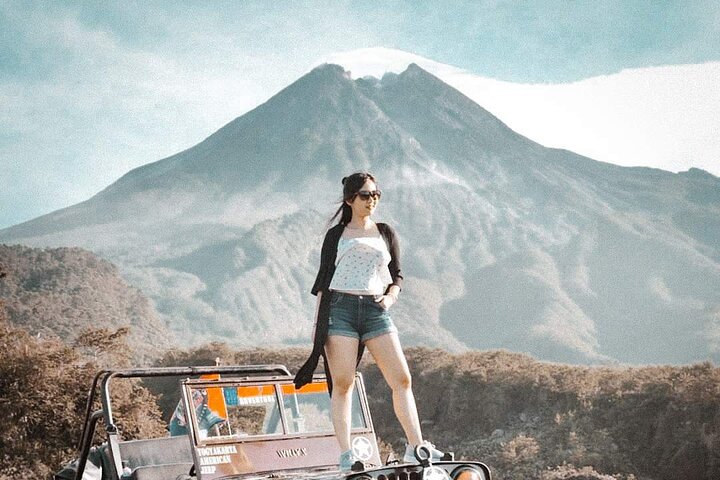 Borobudur Sunrise from setumbu Hill , Merapi Volcano & Prambanan Full Day Tour