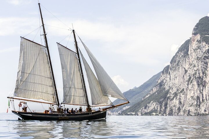 Malcesine: Sunset Romantic Cruise