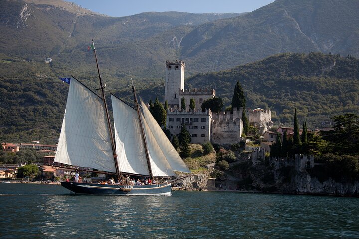 Malcesine: Sunset Romantic Cruise