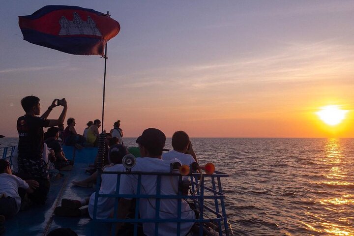 Kompong Phluk Floating Village Half-Day Tour ( Morning / Sunset )