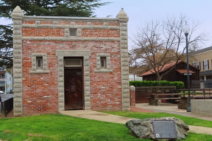A Highway 49 Drive: A Self-Guided Audio Tour from Angels Camp to Jamestown