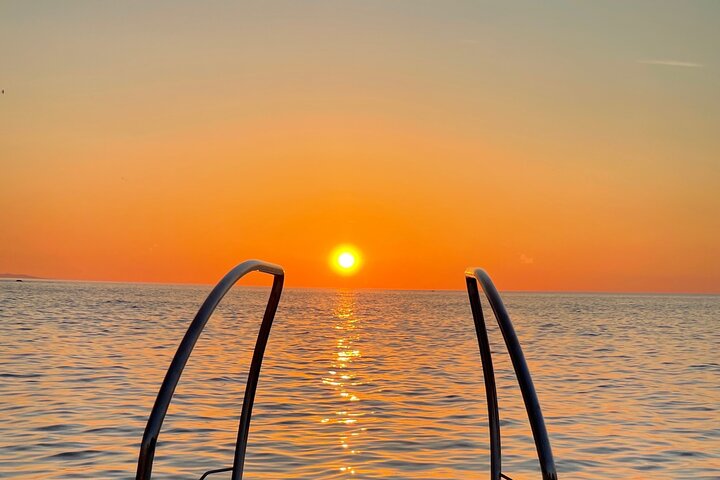 2 bays, mornings and afternoons, and sunset with cava