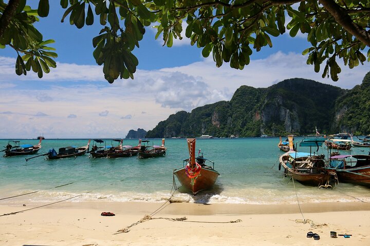 Phi Phi Island Adventure Day Tour from Phuket Speedboat/Catamaran