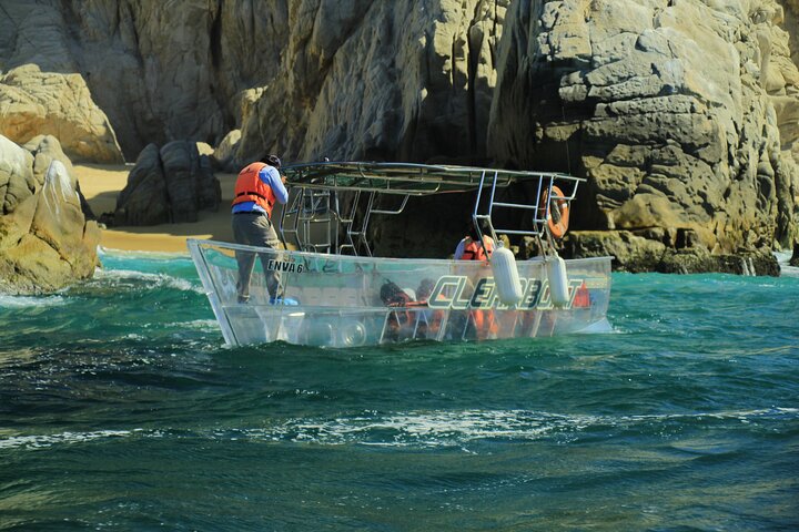 Cabo Clear Boat Tour to the Arch: Hotel Pickup Available