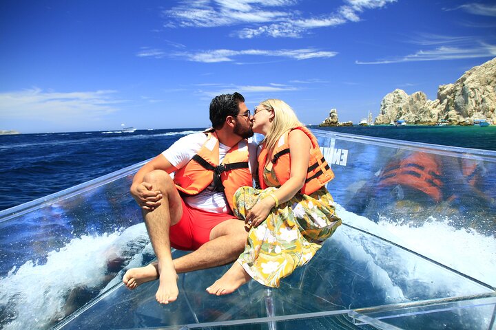 Cabo Clear Boat Tour to the Arch: Hotel Pickup Available