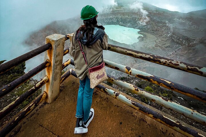 Poás Volcano and Coffee Tour with Tasting and La Paz Falls