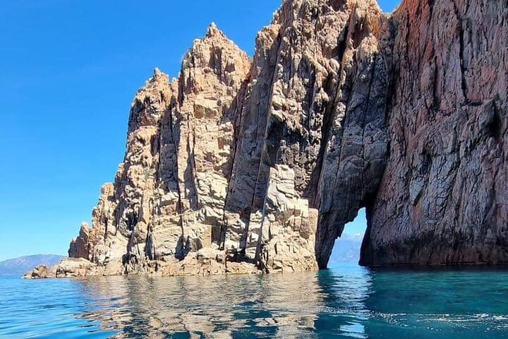 De Sagone/Cargèse: Scandola Girolata 2h Calanques Piana Swimming
