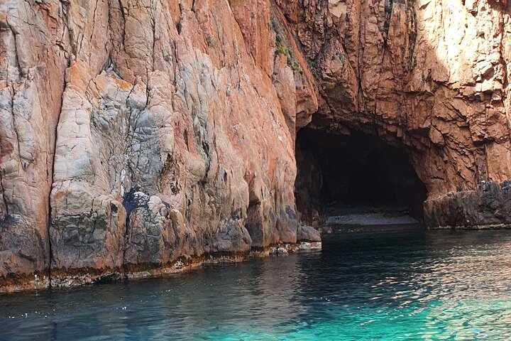 De Sagone/Cargèse: Scandola Girolata 2h Calanques Piana Swimming