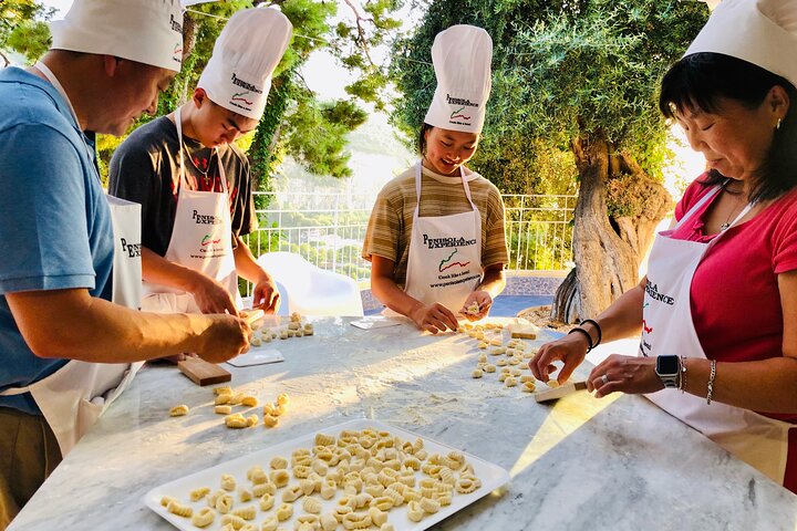 Sorrento: Cook Like a Local with a Stunning Sea View