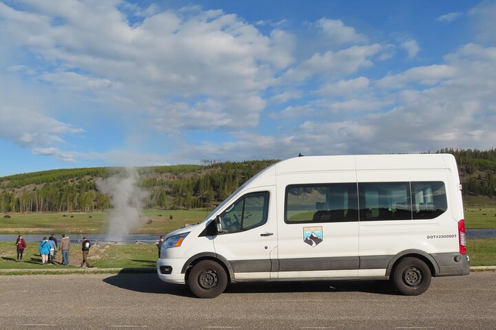 Lower Loop Van Tour from West Yellowstone: Grand Prismatic and Old Faithful