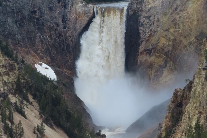 Lower Loop Van Tour from West Yellowstone: Grand Prismatic and Old Faithful