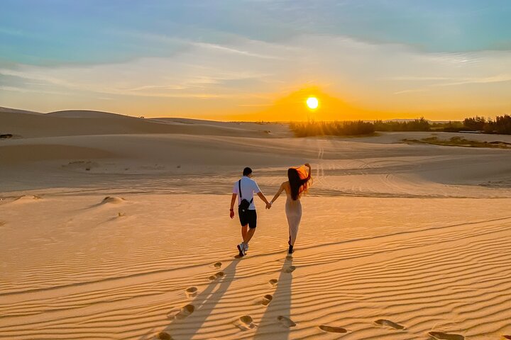 5-Hour Sunrise or Sunset Jeep Tour from Mui Ne
